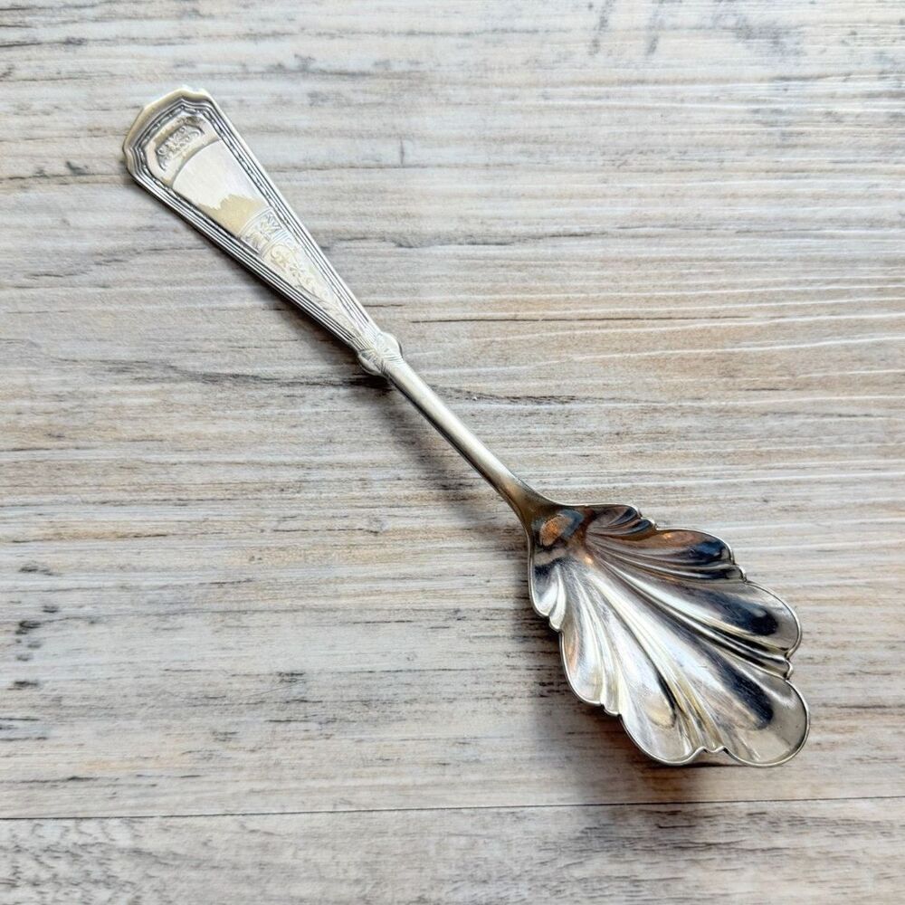 Vintage 1847 Rogers Bros Laurel Silverplate Shell Sugar Spoon 1878 International